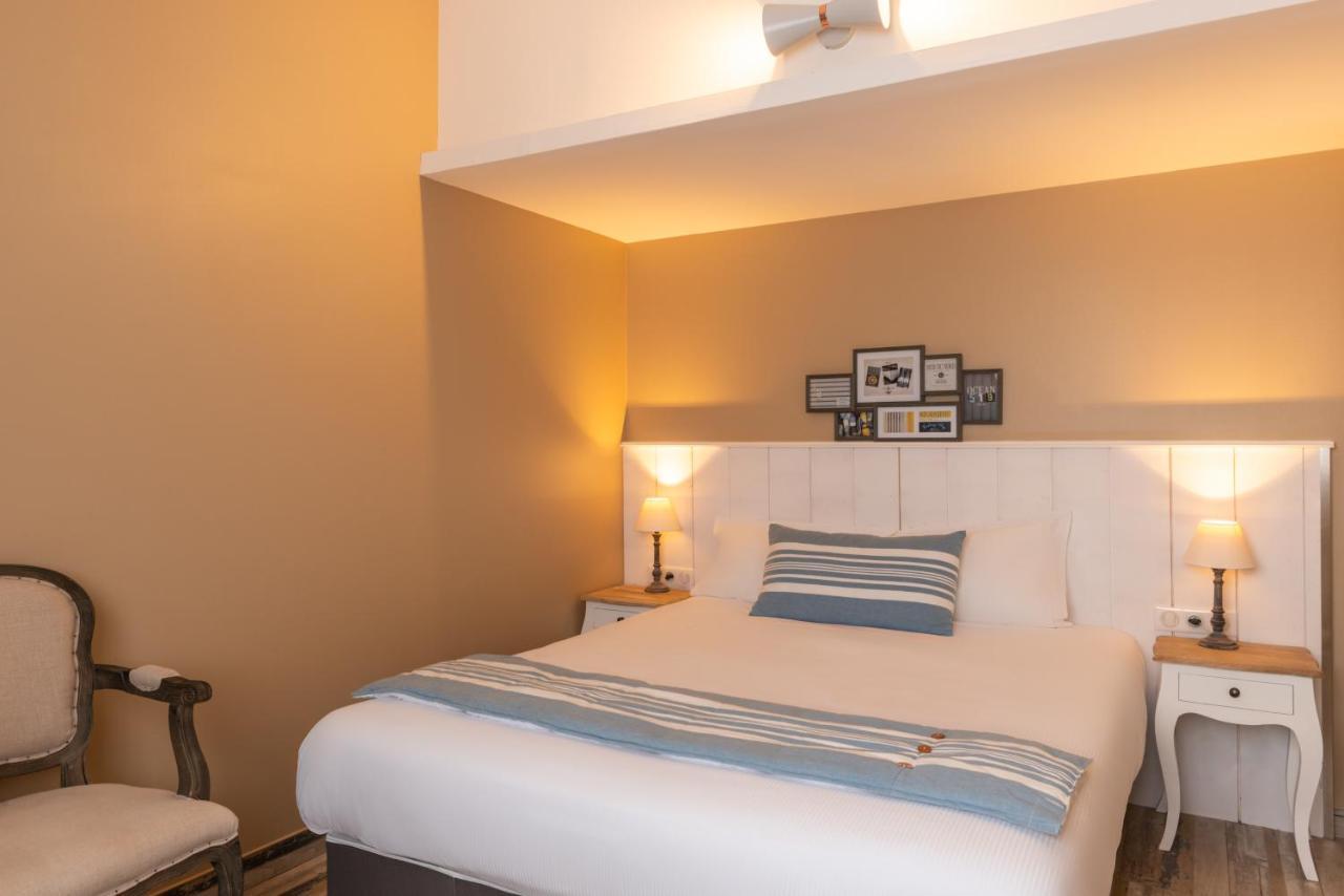 Hotel De La 3*