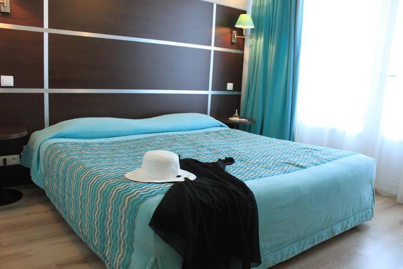 Hotel De La 3*