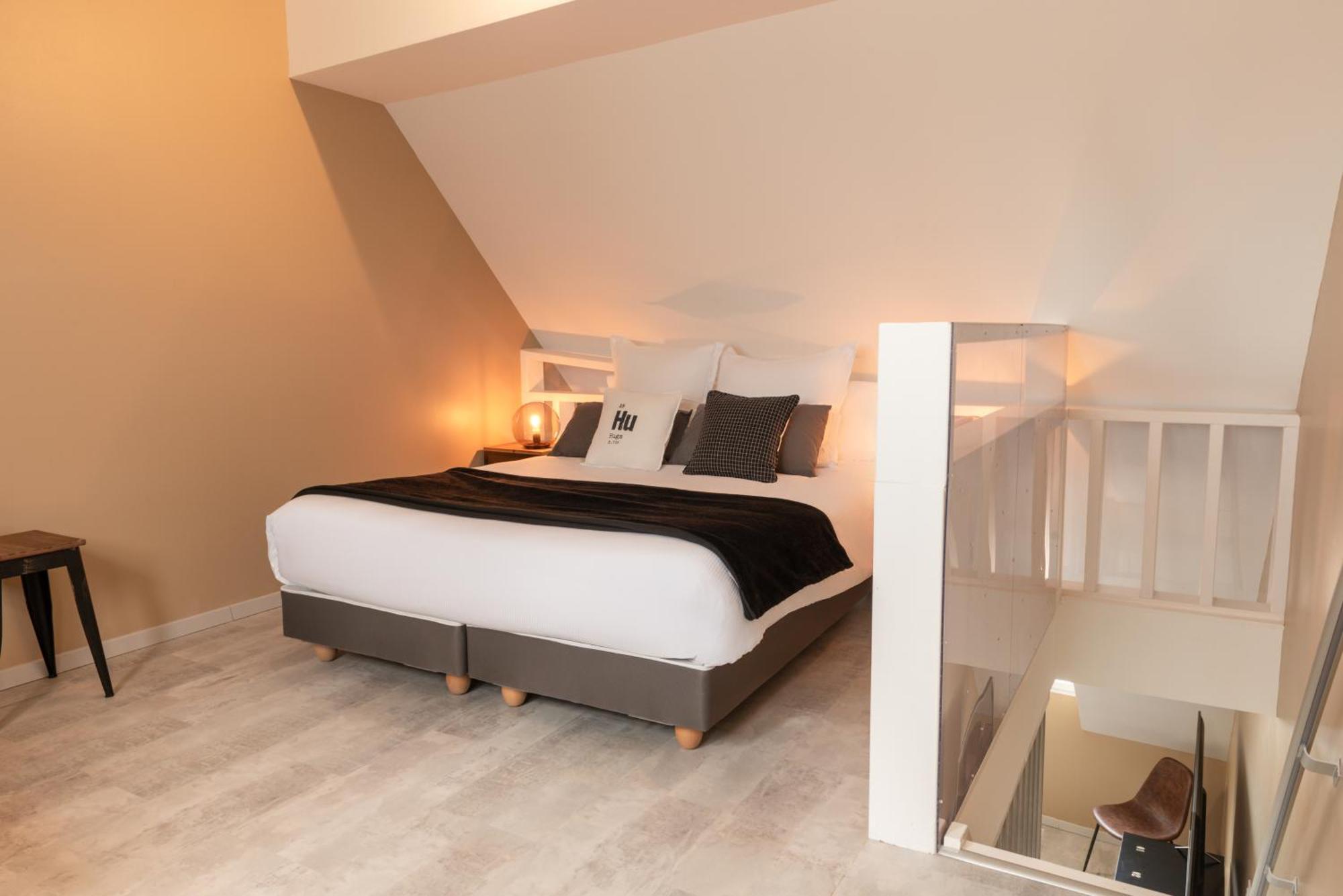 Hotel De La 3*